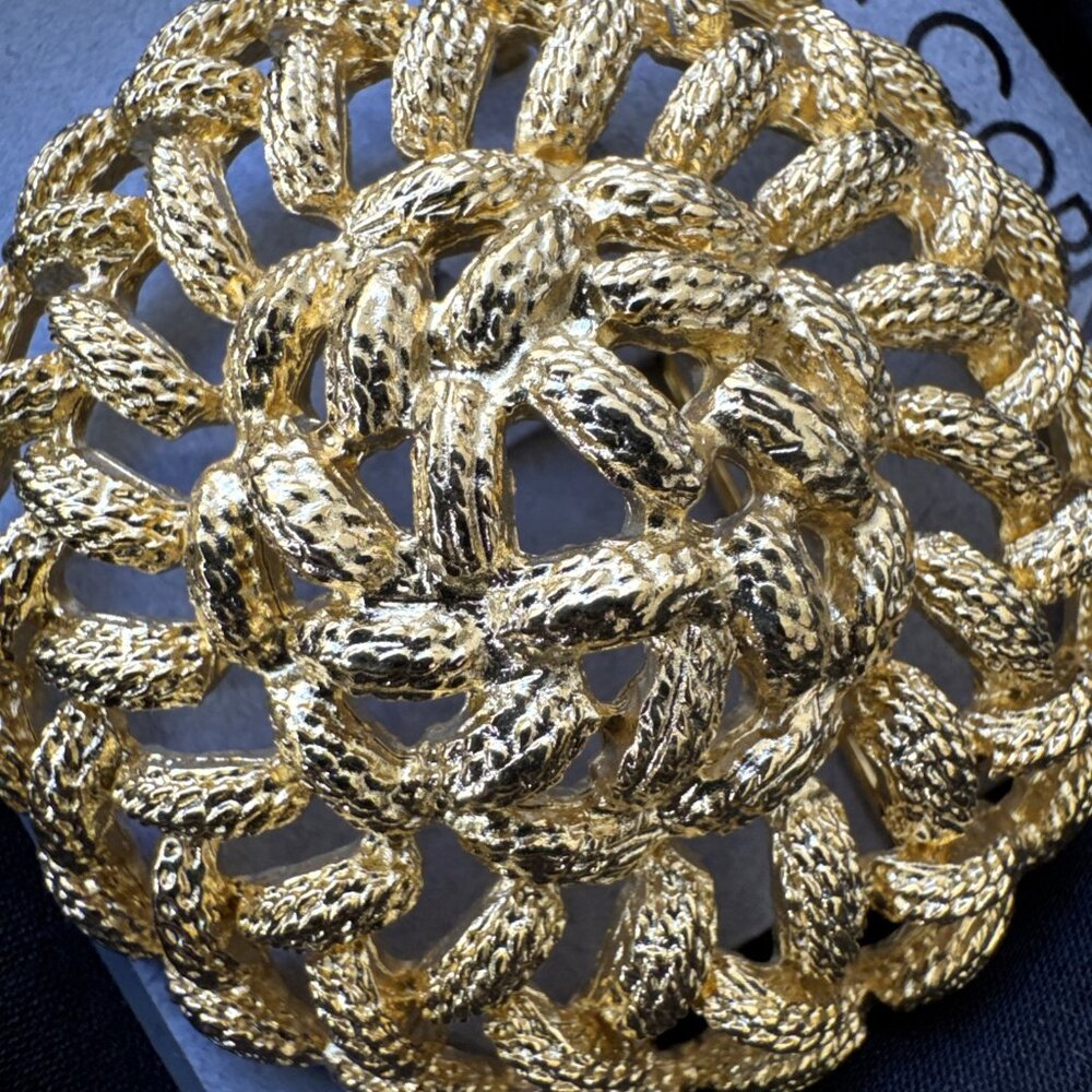 Casual Corner Signed Gold Tone Brooch Large Round Vintage 80's 2" NEW - Picture 4 of 9